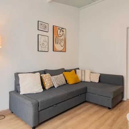 Lovely & Bright Family Flat W/ Patio-2