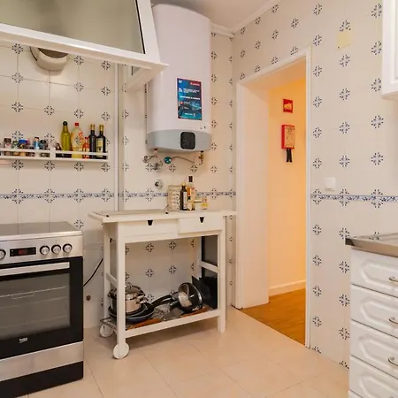Lovely & Bright Family Flat W/ Patio-3